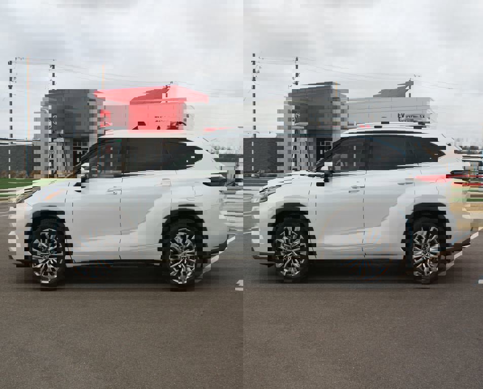 Used 2022 Toyota Highlander Platinum image 14