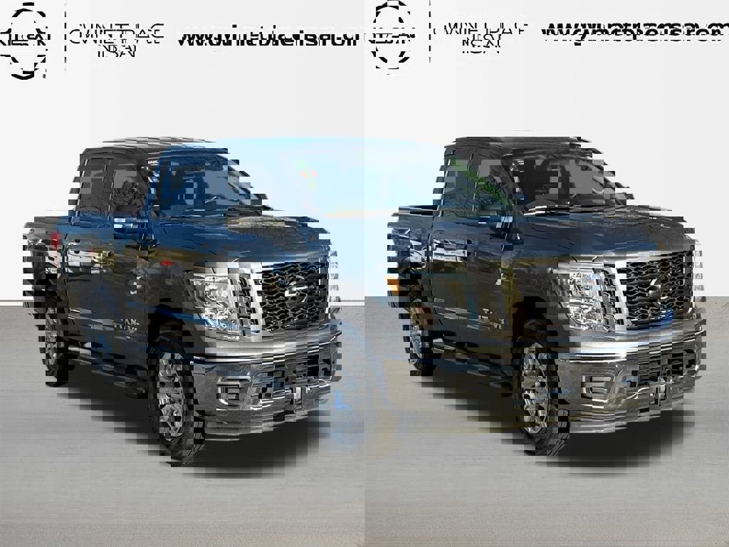 Used 2019 Nissan Titan SV image 3