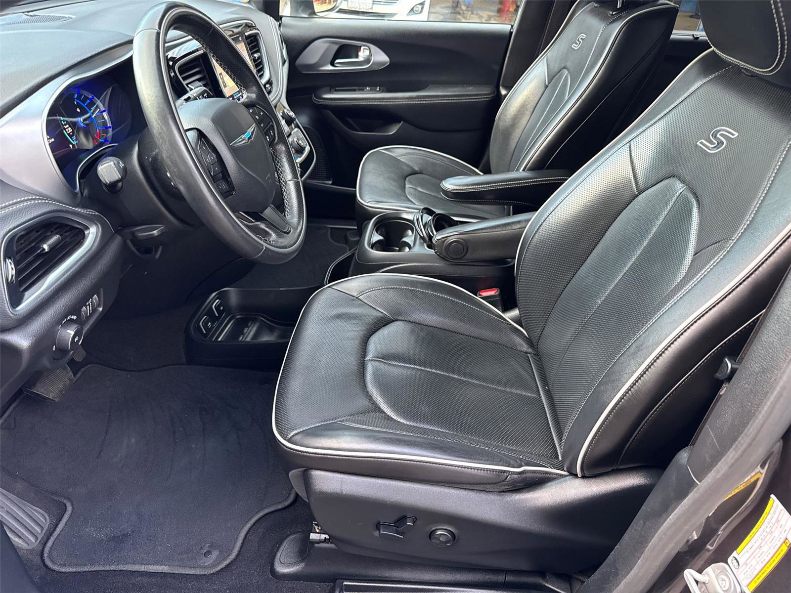 Used 2020 Chrysler Pacifica Limited w/ Advanced Safetytec Group image 27