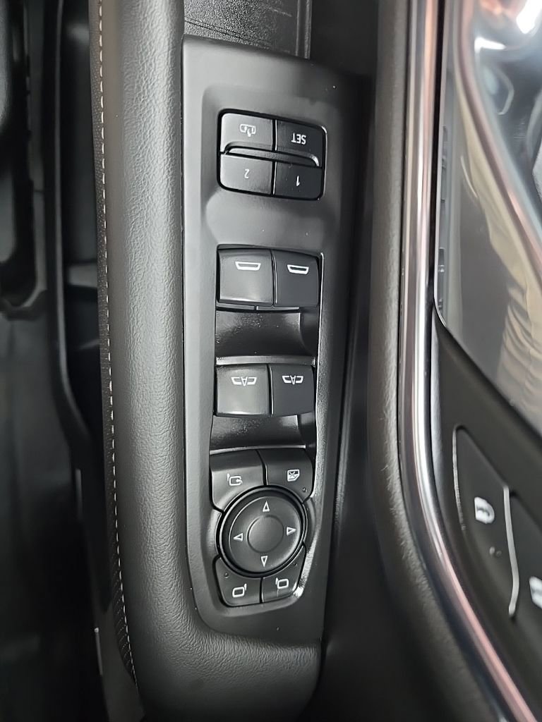 Used 2023 GMC Yukon SLT w/ SLT Premium Package image 21