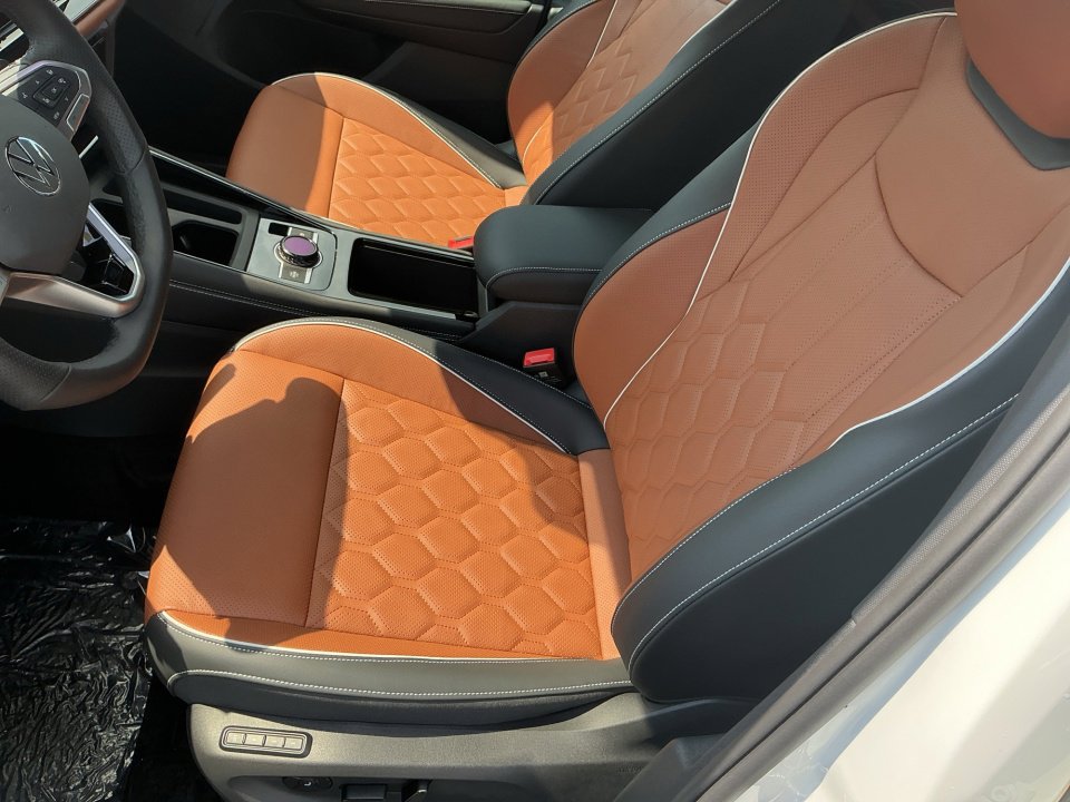 New 2026 Volkswagen Tiguan SEL R-Line AWD/4WD image 30