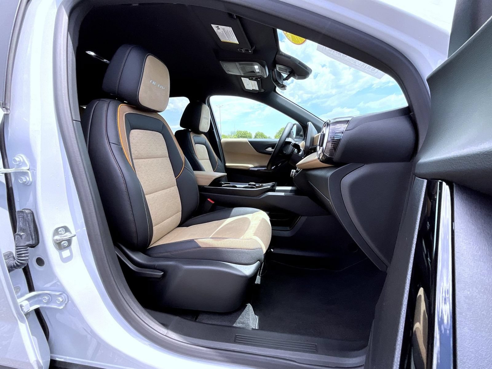 Certified 2026 Chevrolet Equinox ACTIV w/ Safety and Technology Package AWD/4WD image 17