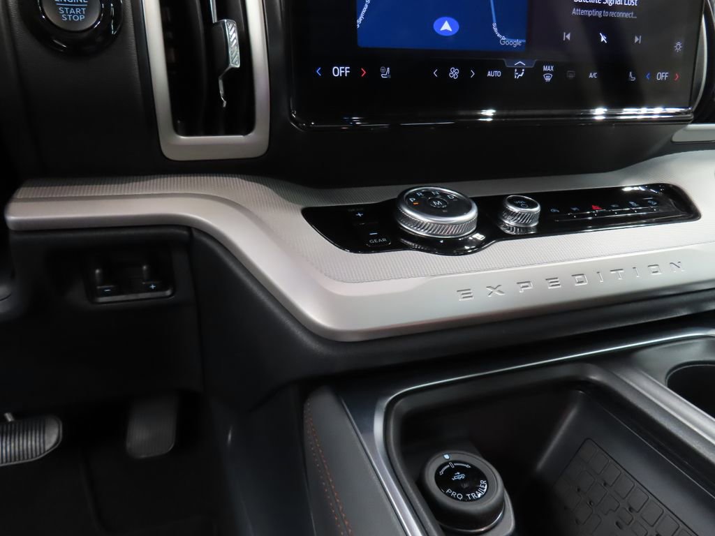 Used 2025 Ford Expedition Active AWD/4WD image 65