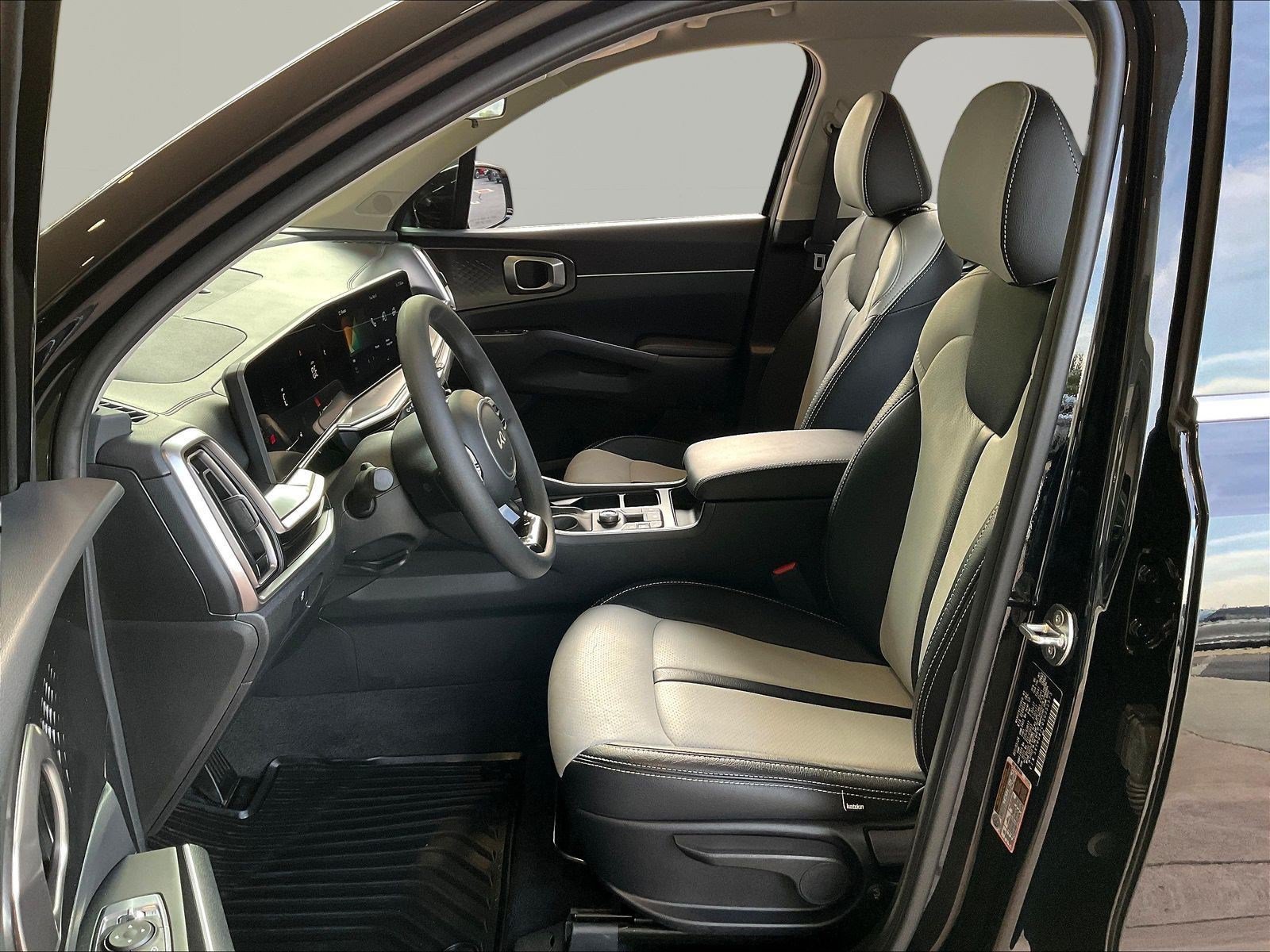 Used 2025 Kia Sorento LX FWD image 20