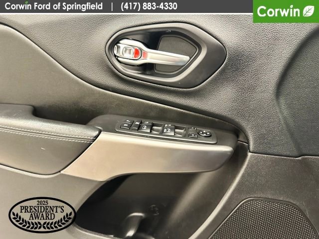 Used 2019 Jeep Cherokee Latitude Plus image 32