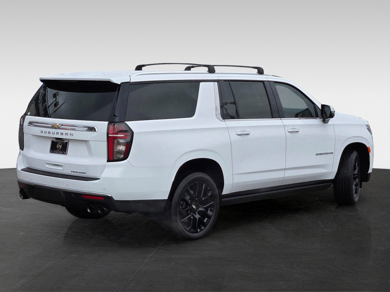 Used 2024 Chevrolet Suburban Premier image 5