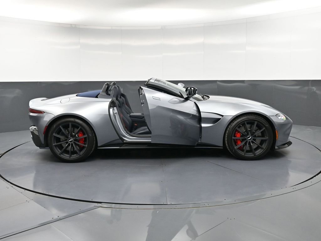 Used 2021 Aston Martin V8 Vantage Roadster RWD image 33