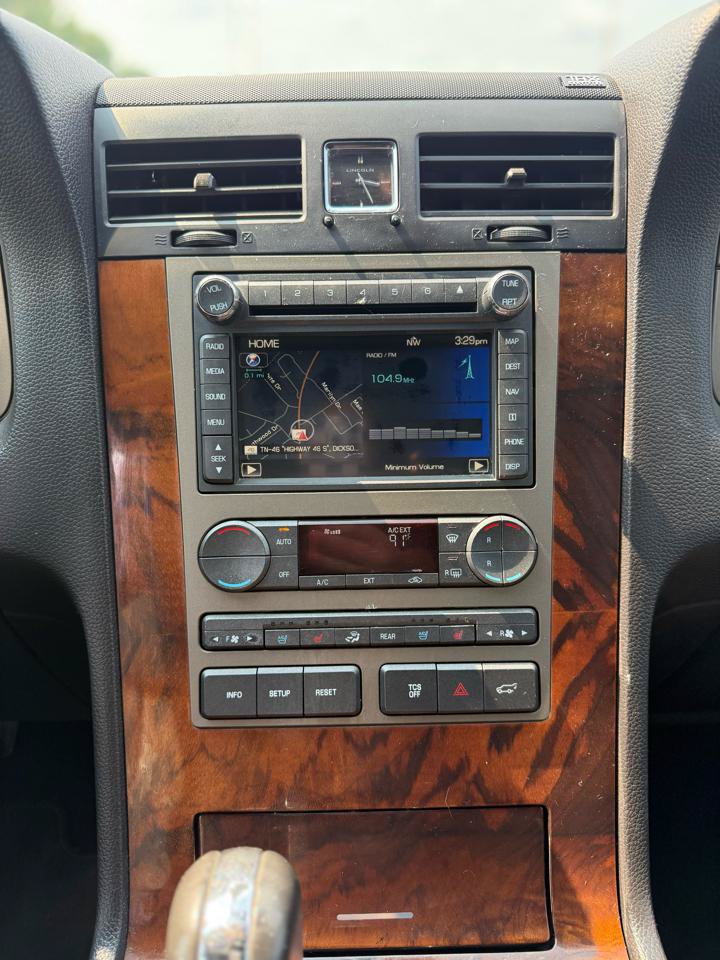 Used 2012 Lincoln Navigator 2WD image 18