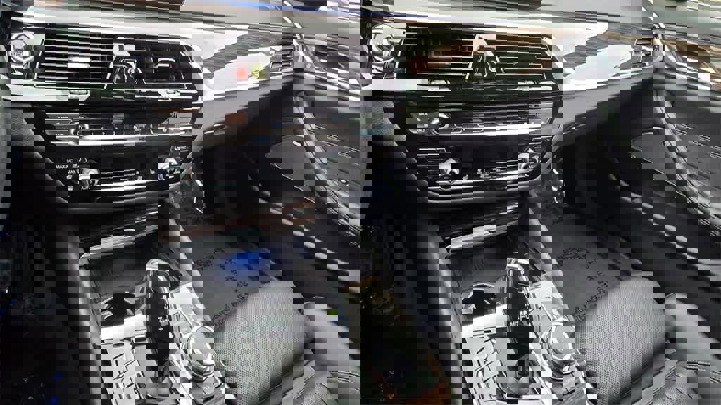 Used 2022 BMW 530e w/ Premium Package image 20