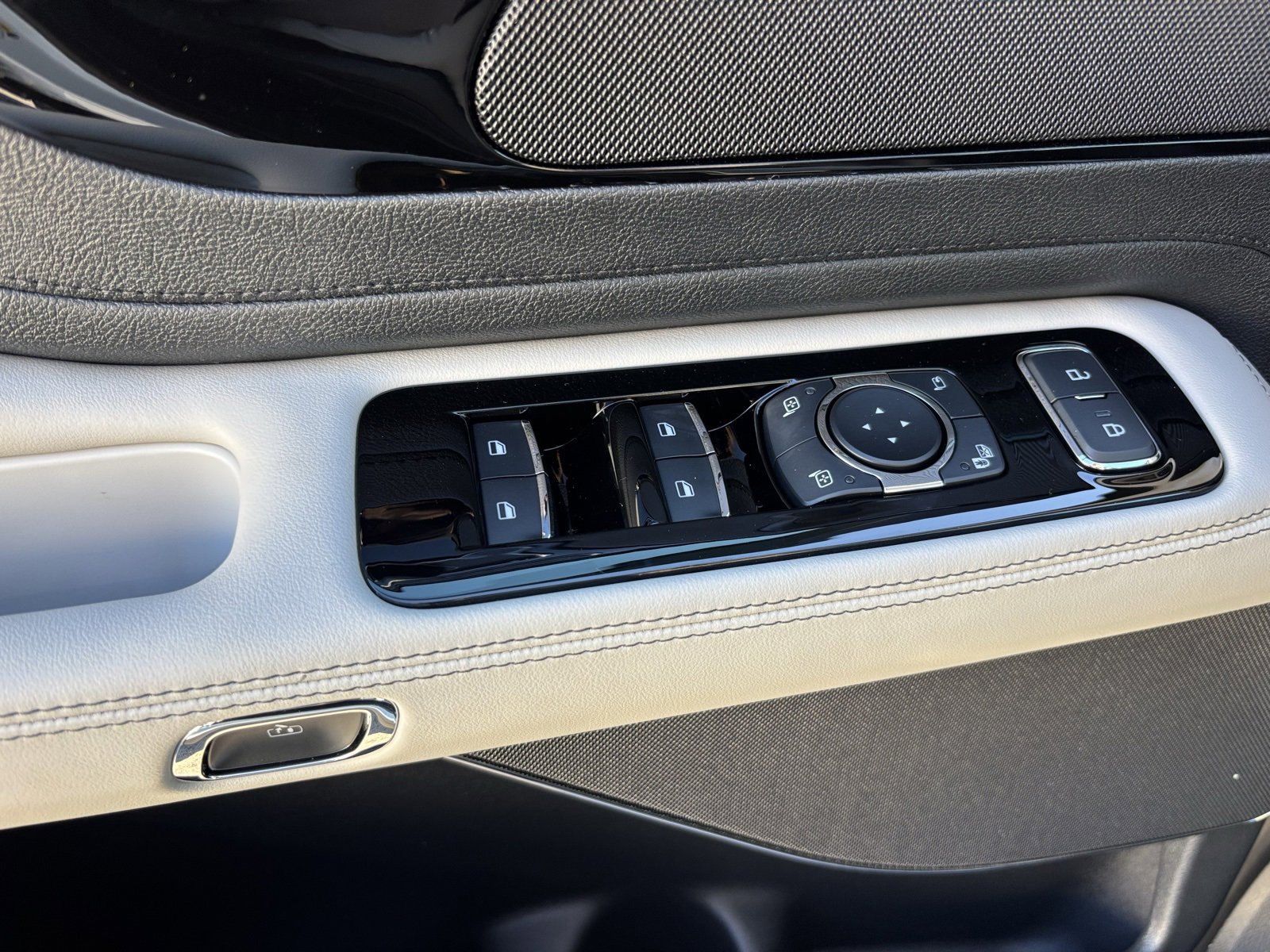 New 2025 Lincoln Aviator 2WD w/ Equipment Group 101A image 15