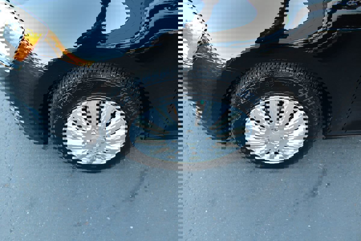 Used 2015 Volkswagen Golf Launch Edition image 11