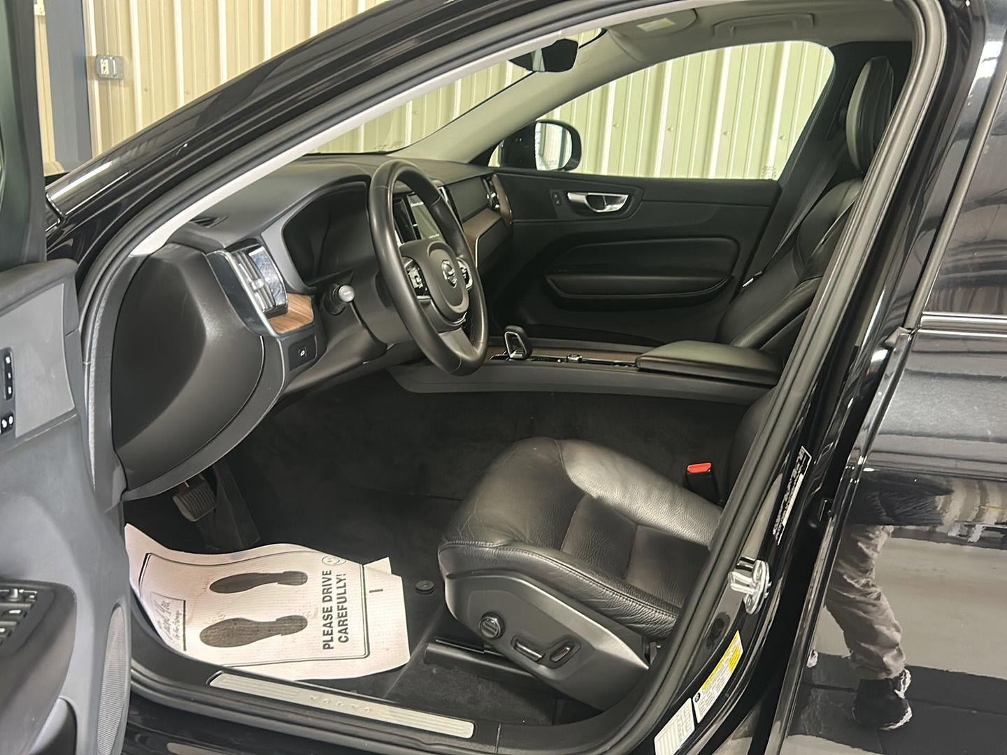 Used 2023 Volvo XC60 B5 Plus image 13