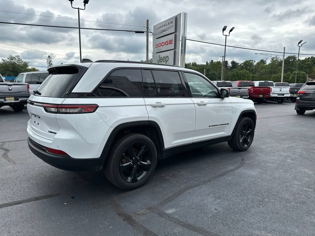 Used 2023 Jeep Grand Cherokee Limited w/ Luxury Tech Group II AWD/4WD image 3