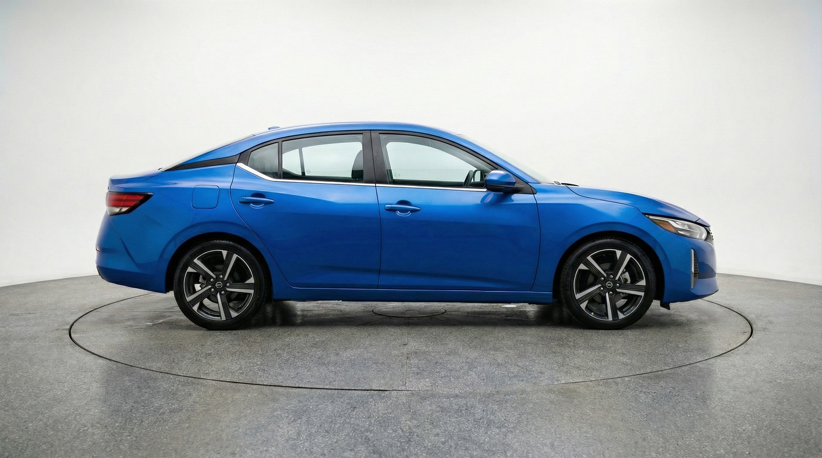 Used 2025 Nissan Sentra SV FWD image 11