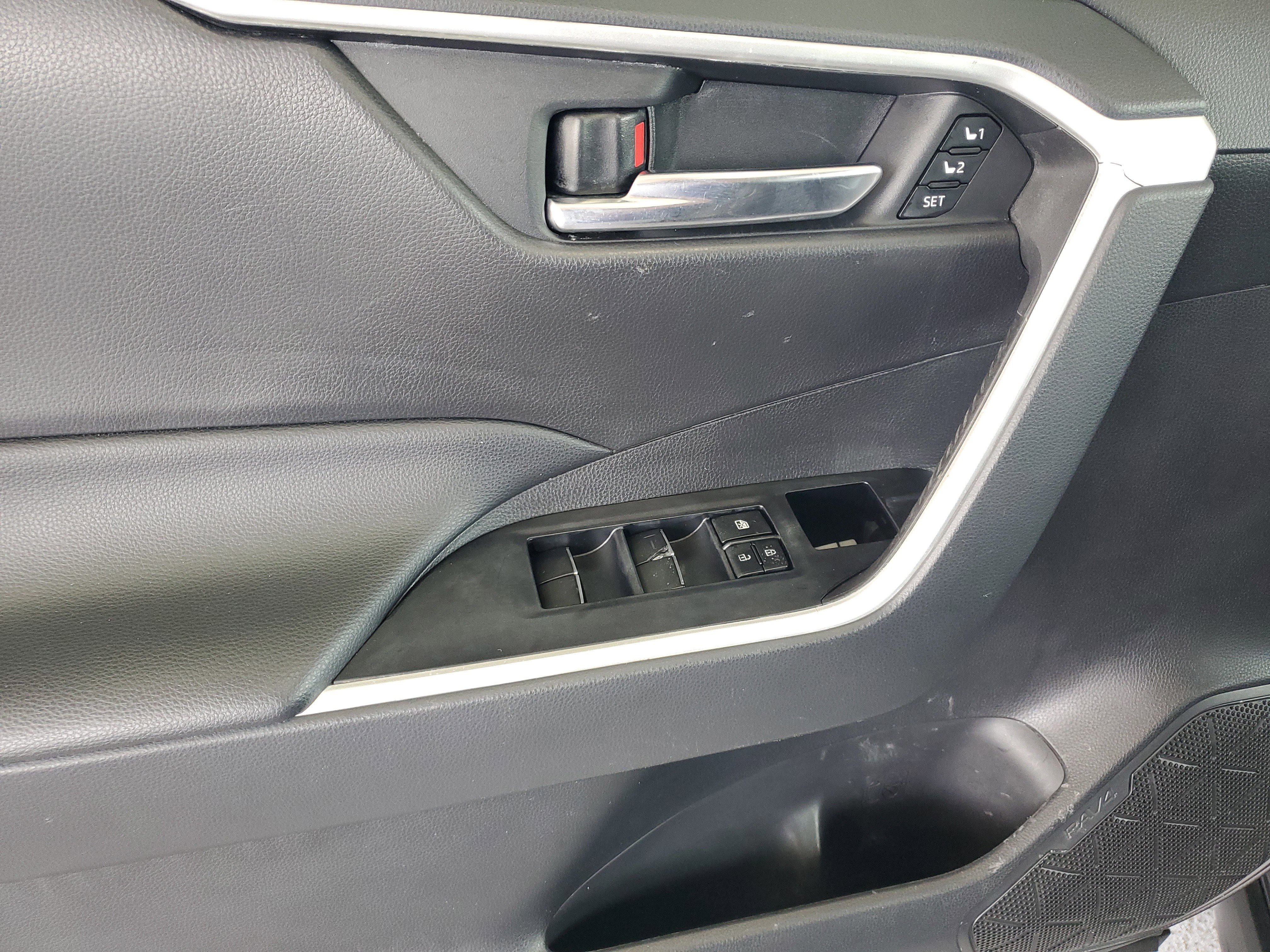 Used 2021 Toyota RAV4 XLE Premium FWD image 14