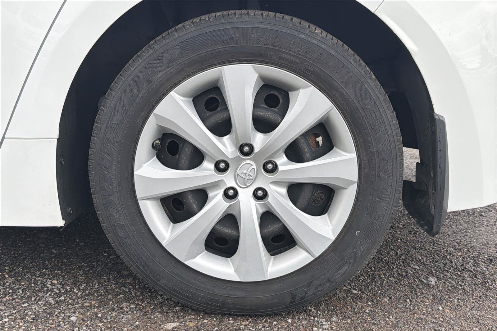 Used 2022 Toyota Corolla LE FWD image 26