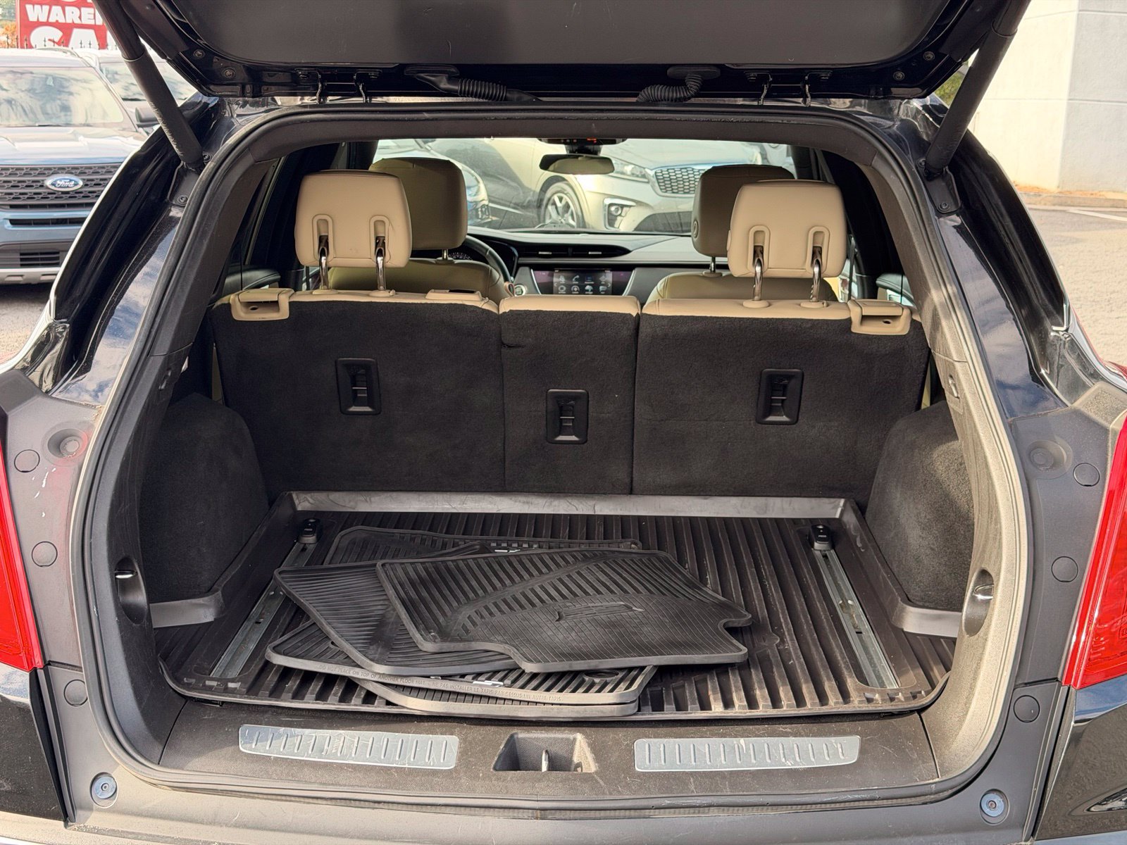 Used 2018 Cadillac XT5 Luxury w/ Driver Awareness Package FWD image 12