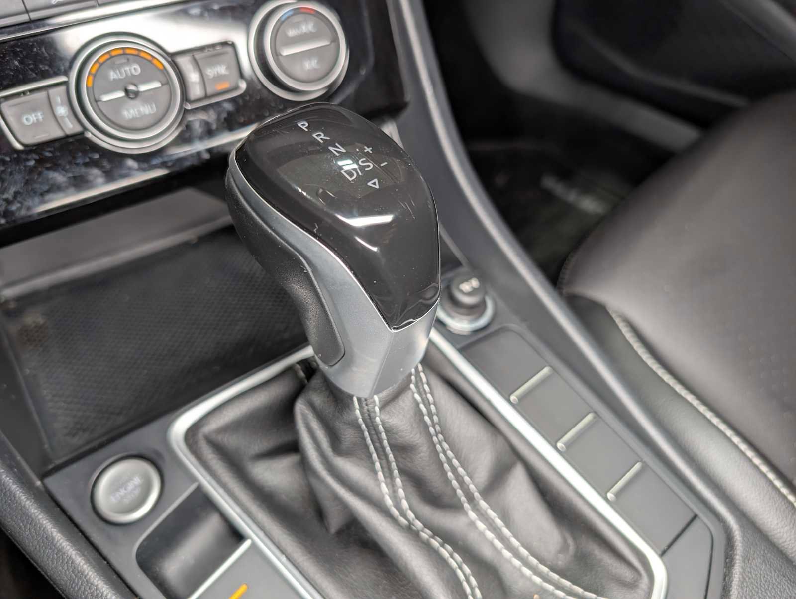 Used 2024 Volkswagen Jetta SE image 29