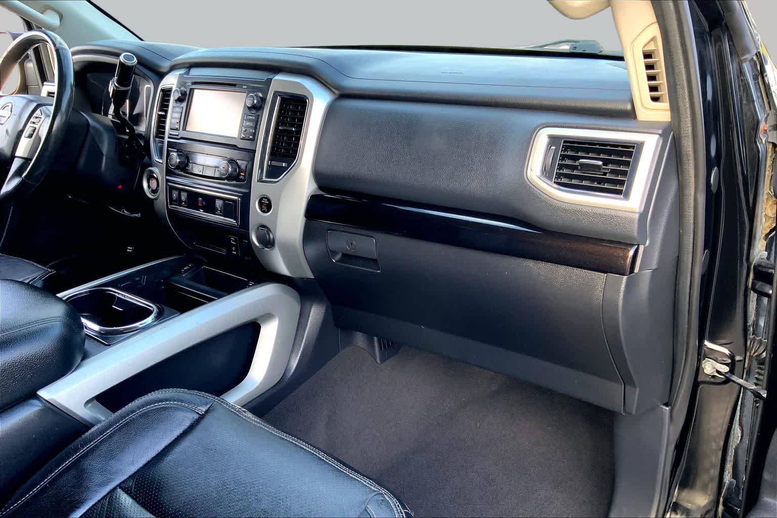 Used 2018 Nissan Titan SV w/ SV Convenience Package RWD image 17