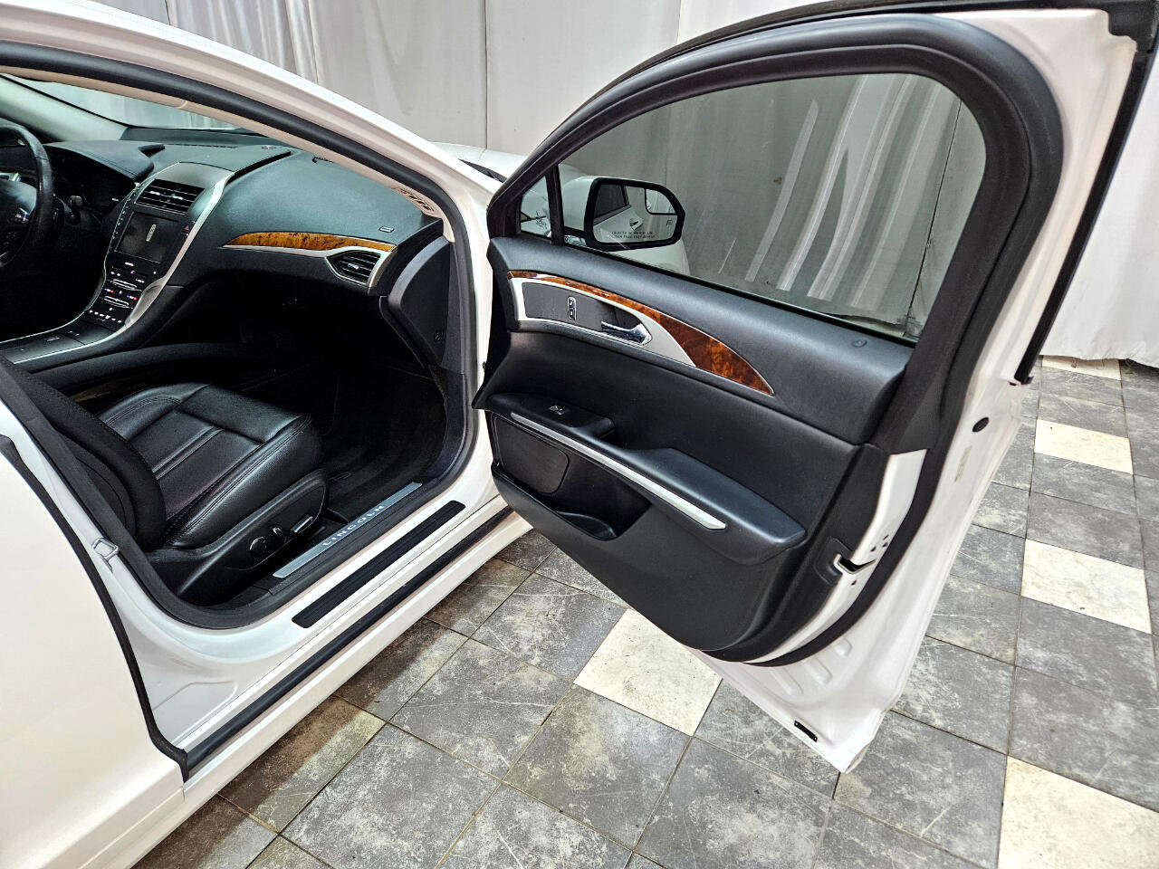 Used 2016 Lincoln MKZ image 12