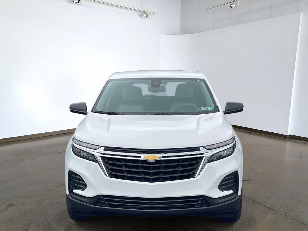 Used 2023 Chevrolet Equinox LS w/ LS Convenience Package FWD image 2