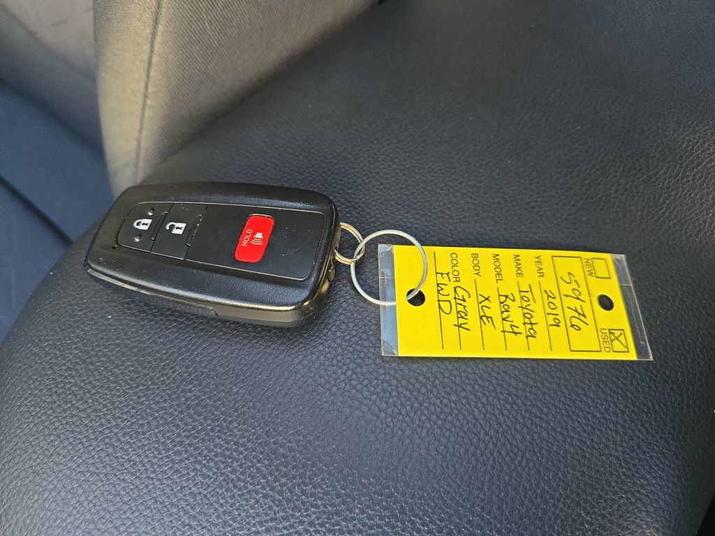 Used 2019 Toyota RAV4 XLE FWD image 29