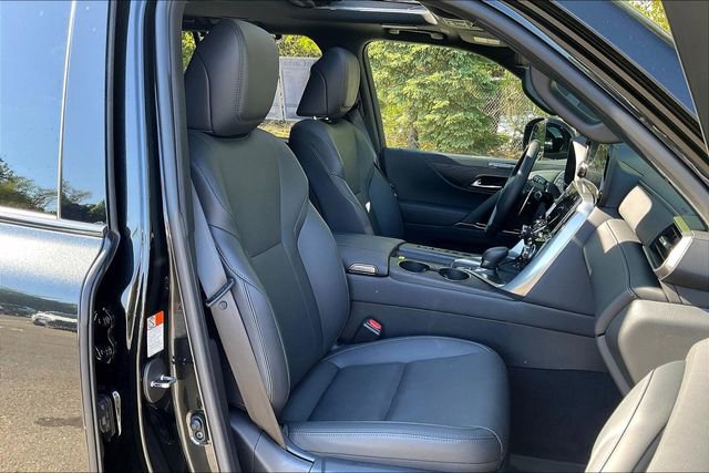 Used 2025 Lexus LX 700h Overtrail w/ Accessory Package (Z1) AWD/4WD image 30