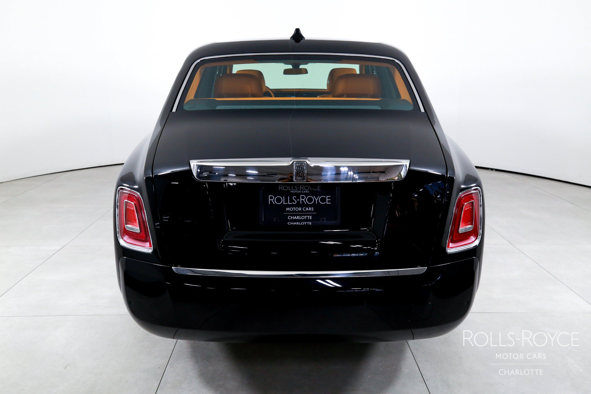 New 2027 Rolls-Royce Phantom Sedan RWD image 9