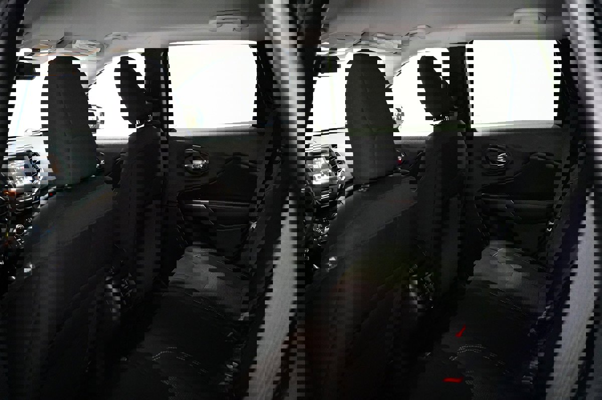 Used 2020 Jeep Cherokee Latitude image 19