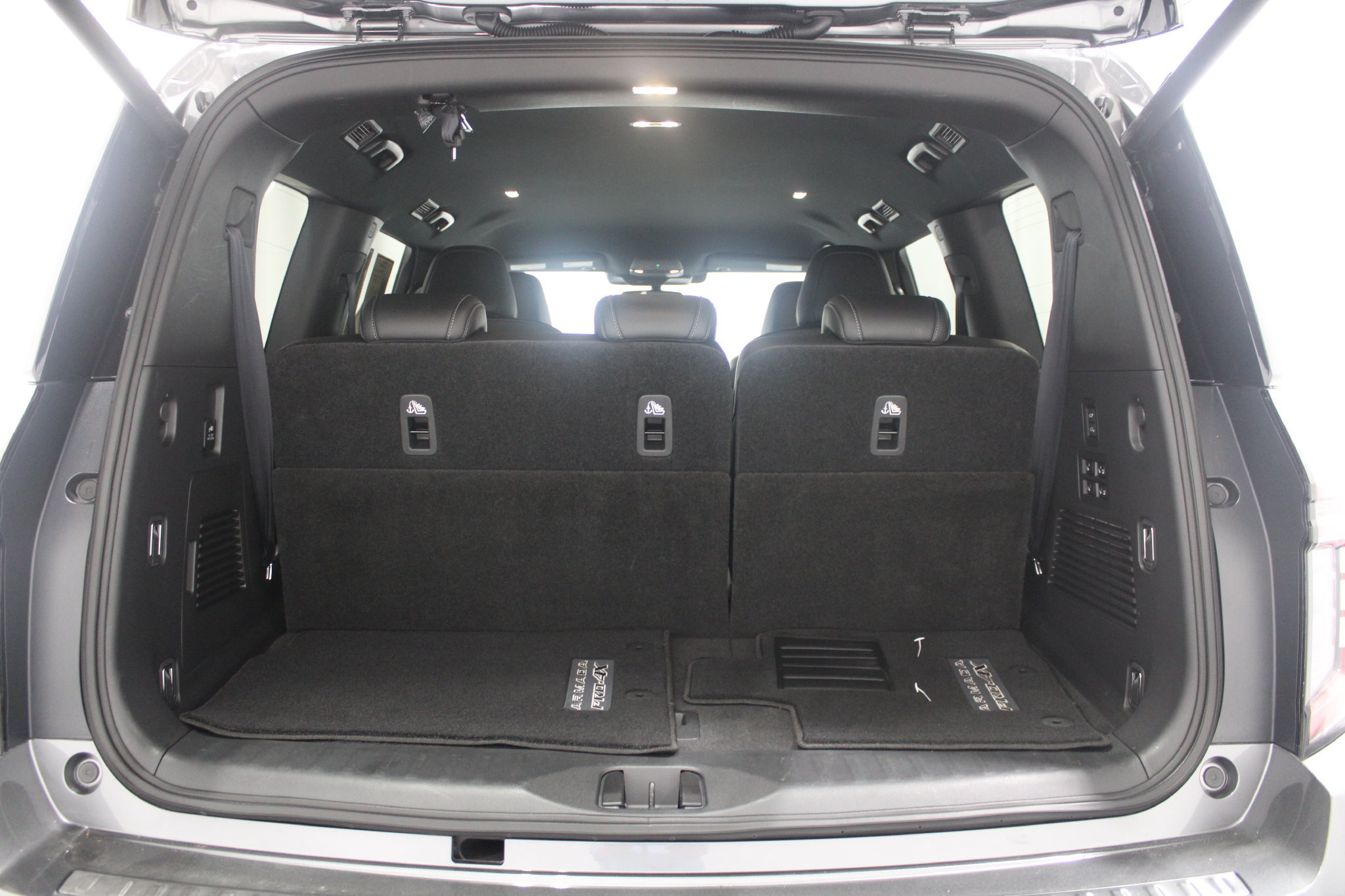 Used 2026 Nissan Armada PRO-4X w/ Captain's Chari Seat Package AWD/4WD image 21