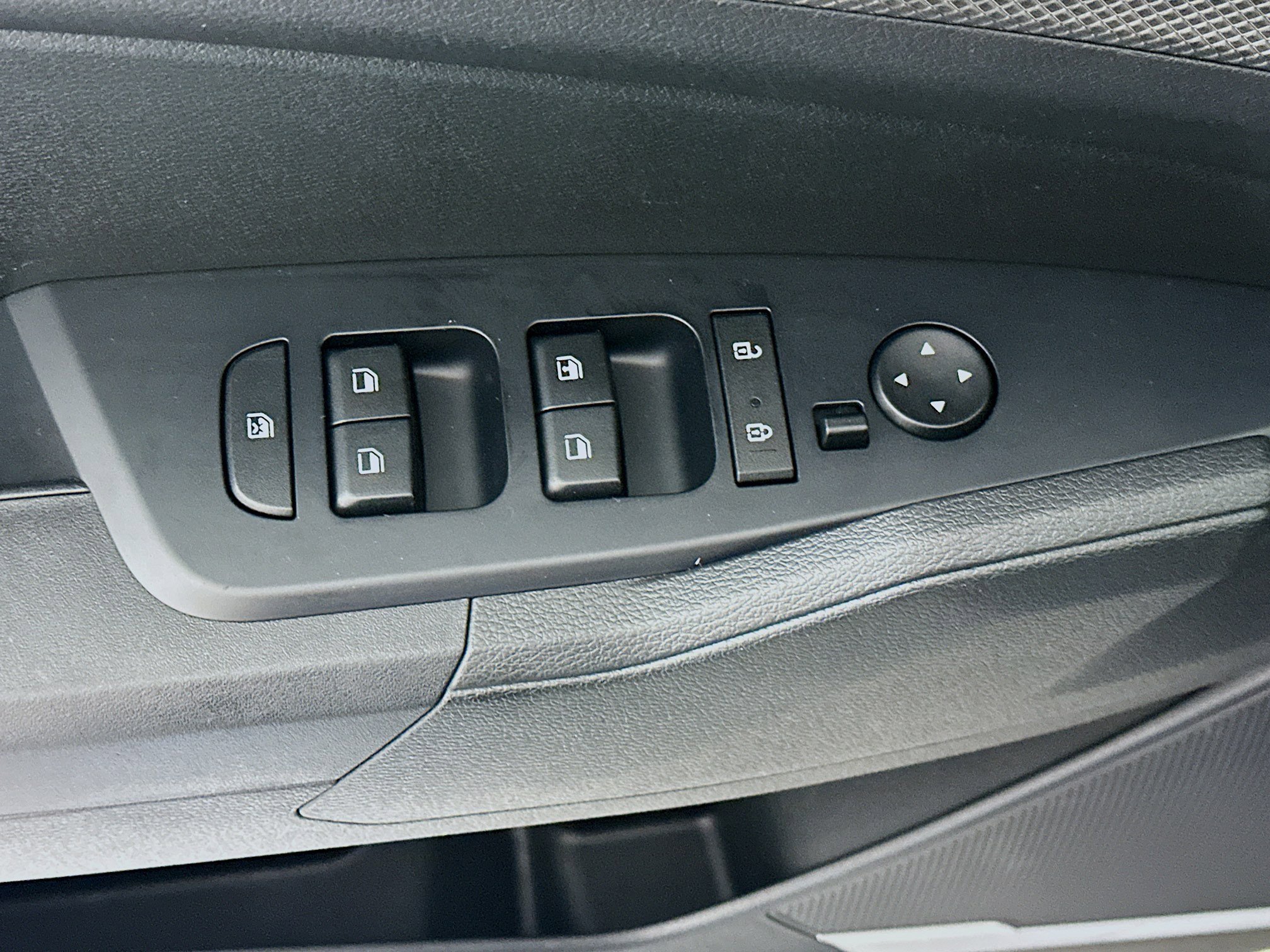 Used 2025 Kia Sportage LX image 15