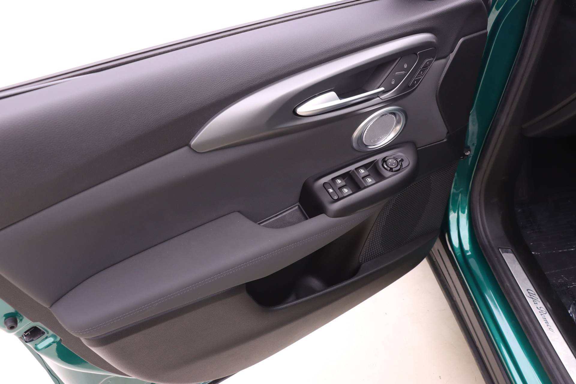 New 2024 Alfa Romeo Tonale Veloce image 15