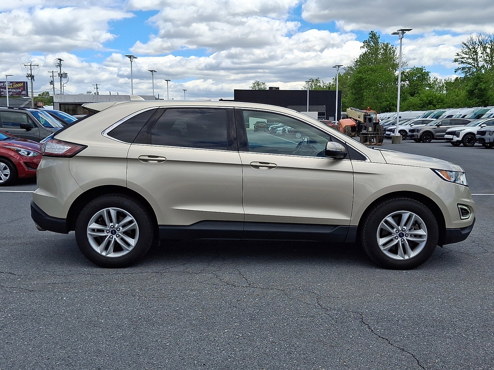Used 2017 Ford Edge SEL w/ Class II Trailer Tow Package AWD/4WD image 4
