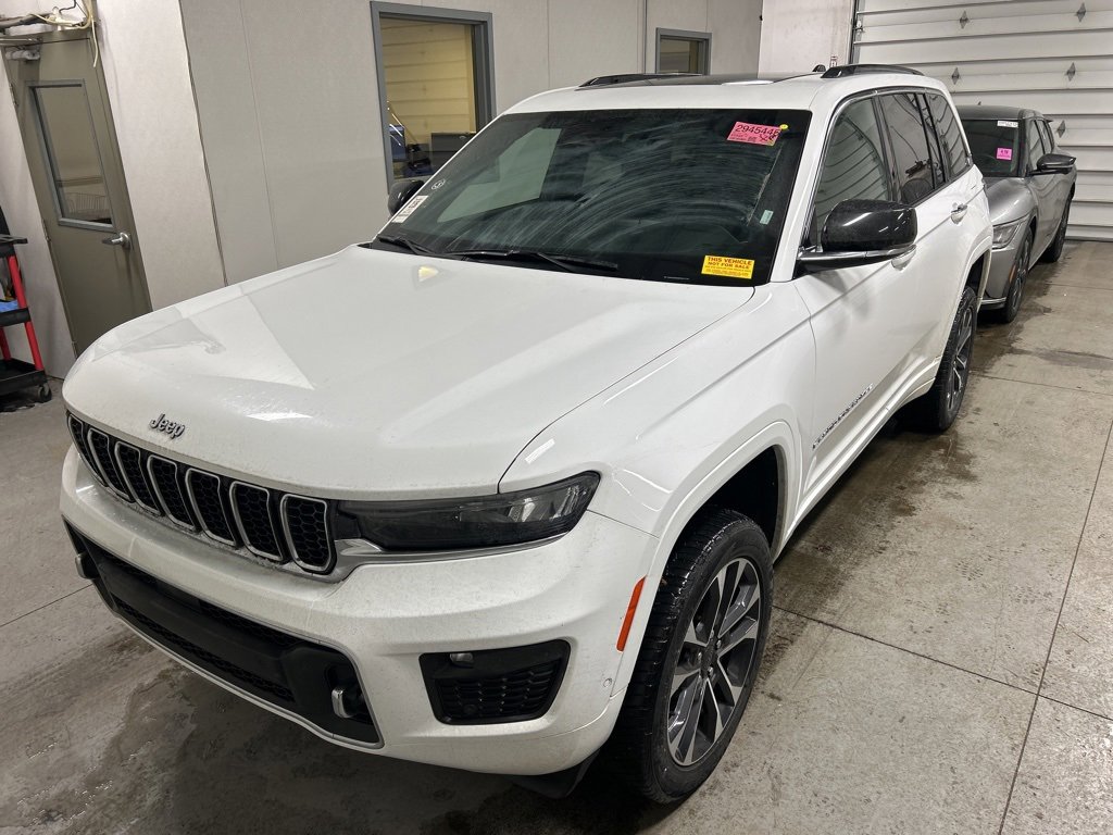 Used 2023 Jeep Grand Cherokee Overland image 1