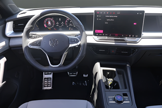 Used 2026 Volkswagen Tiguan SE R-Line FWD image 15