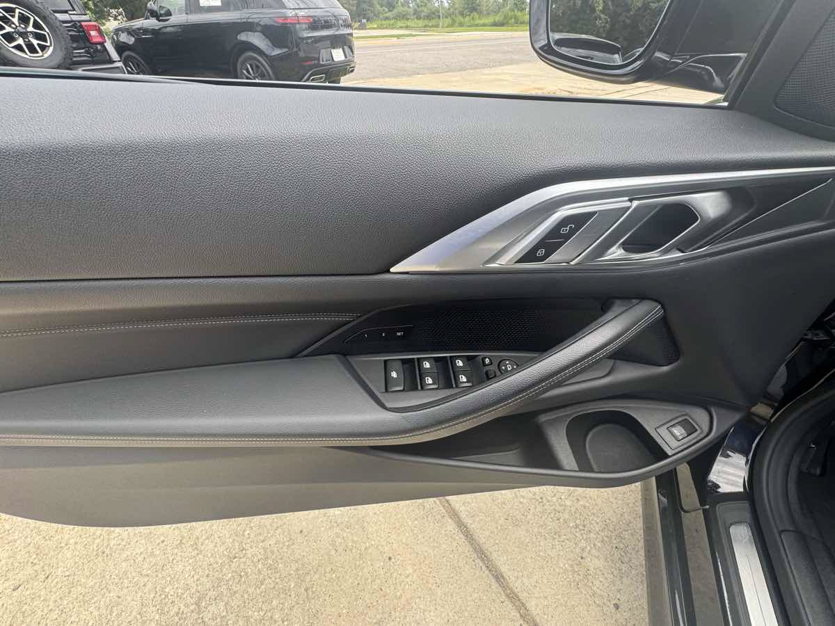 Used 2025 BMW 430i Convertible w/ Premium Package RWD image 12