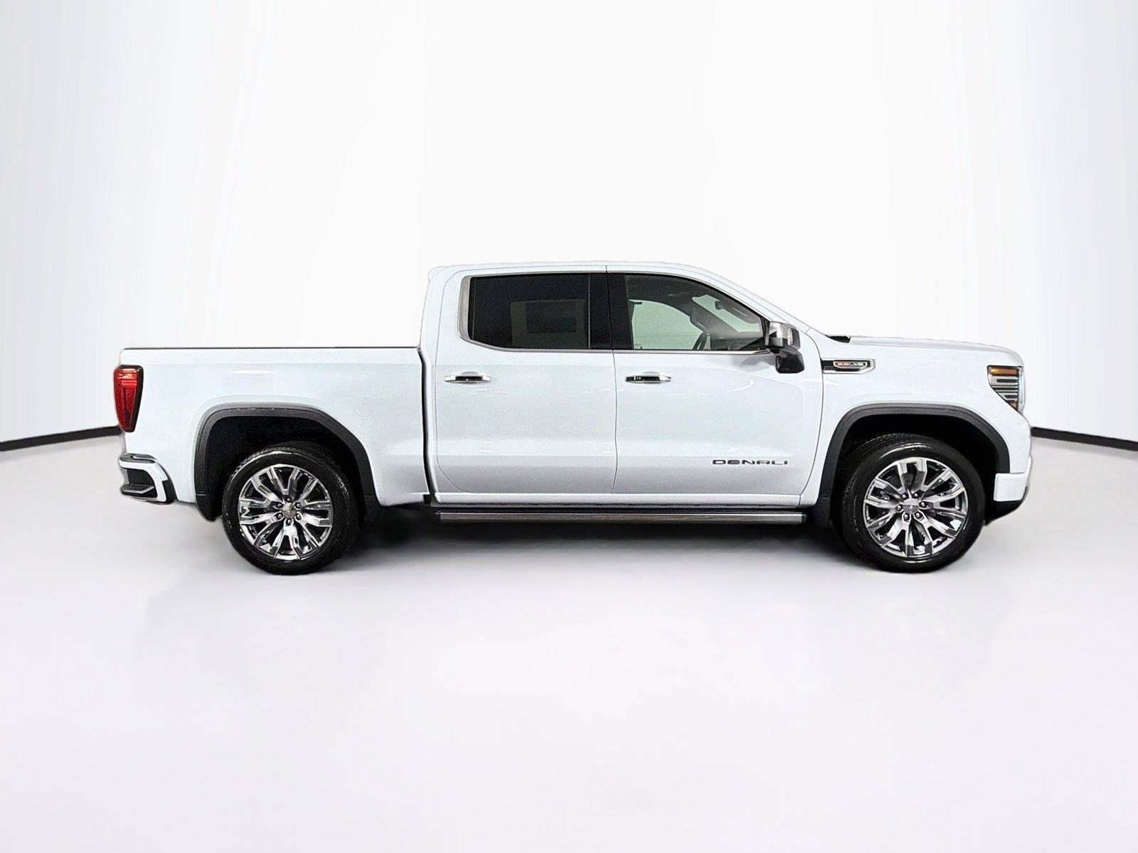 Used 2026 GMC Sierra 1500 Denali w/ Denali Reserve Package AWD/4WD image 12