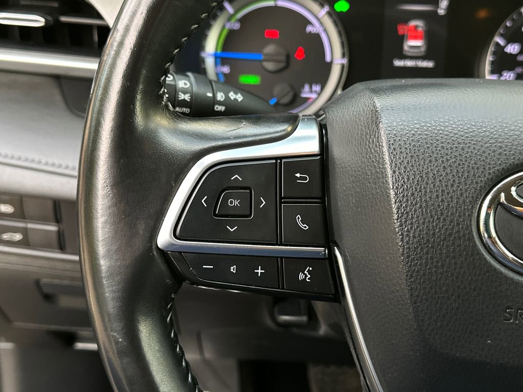 Used 2021 Toyota Highlander LE AWD/4WD image 22