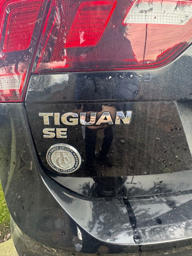 Used 2018 Volkswagen Tiguan SE w/ Panoramic Sunroof Package image 9