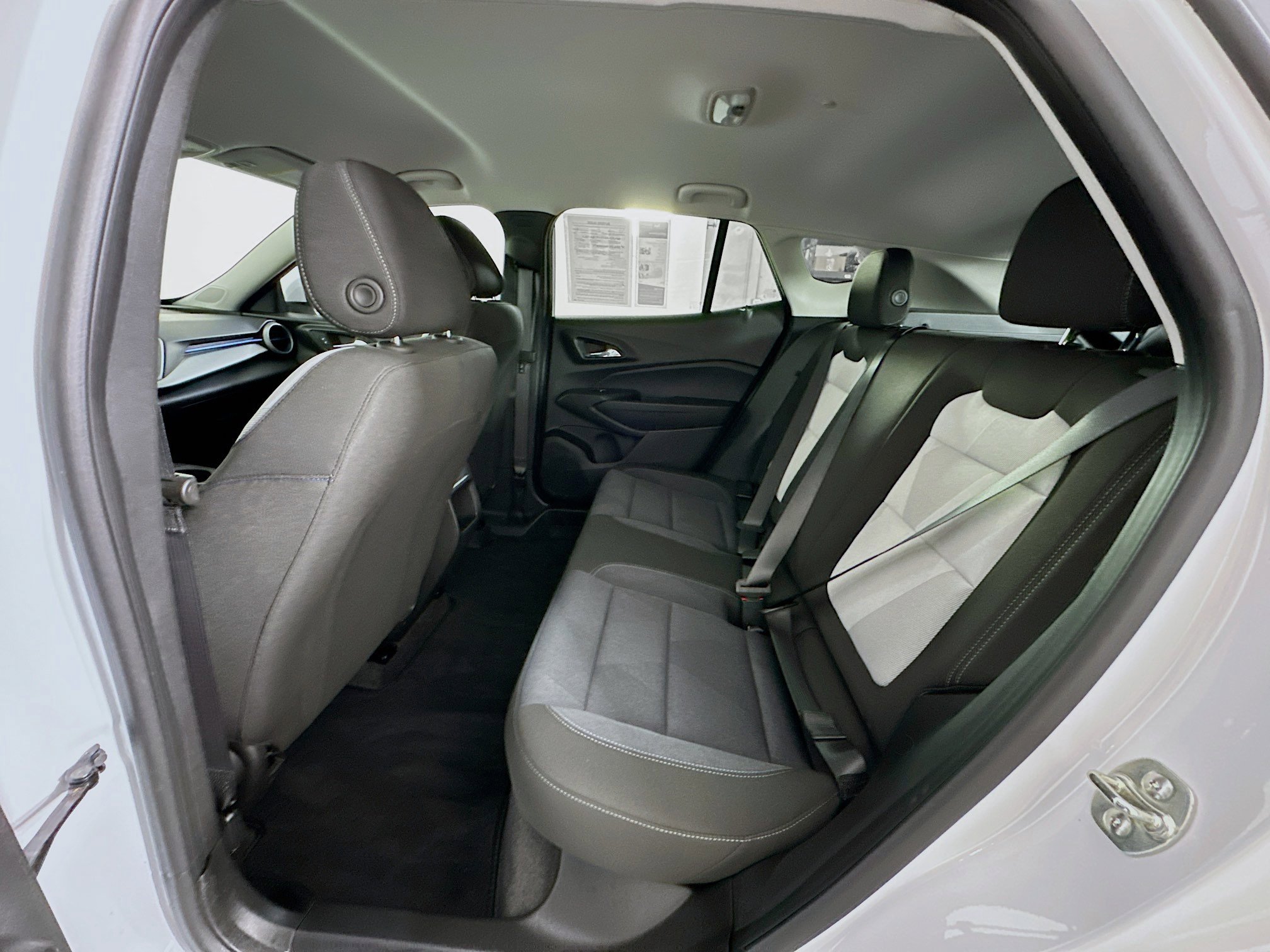 Used 2025 Chevrolet Trax LS w/ LS Convenience Package image 25