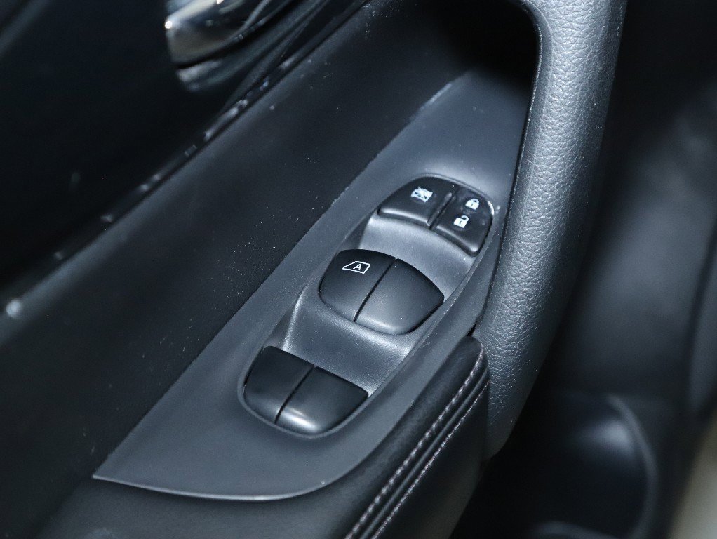 Used 2016 Nissan Rogue SL w/ SL Premium Package image 17