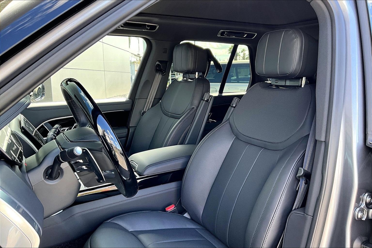 New 2026 Land Rover Range Rover SE image 9
