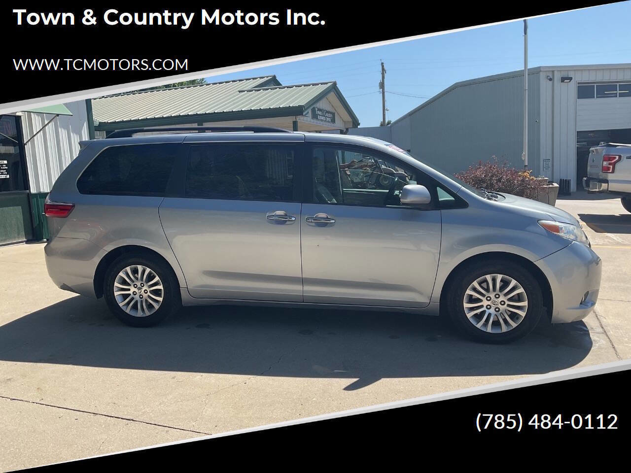 Used 2015 Toyota Sienna XLE FWD image 1