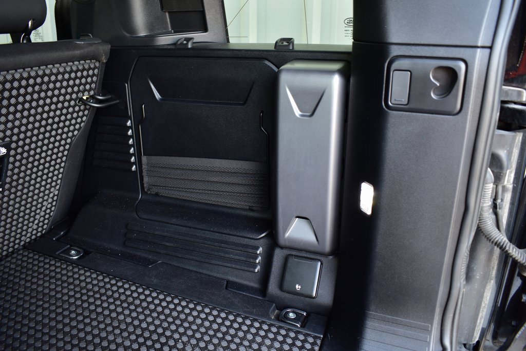 Used 2025 Land Rover Defender 110 S image 30