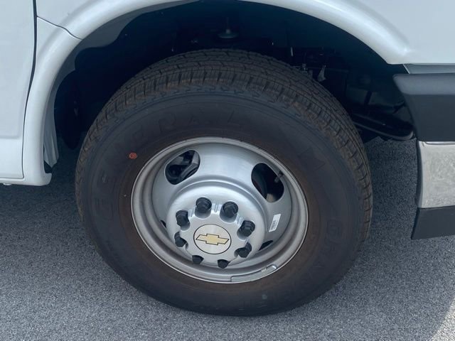 New 2025 Chevrolet Express 4500 w/ Power Convenience Package image 15