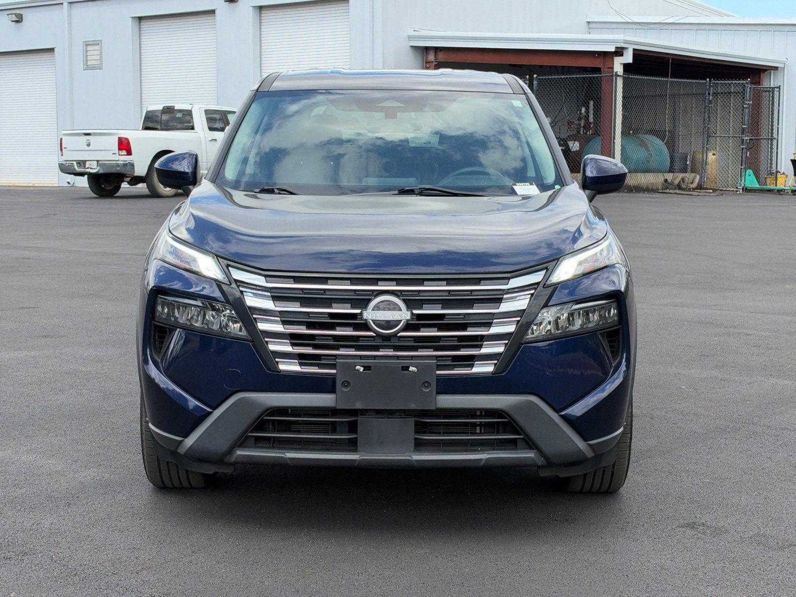 Used 2024 Nissan Rogue SV AWD/4WD image 2