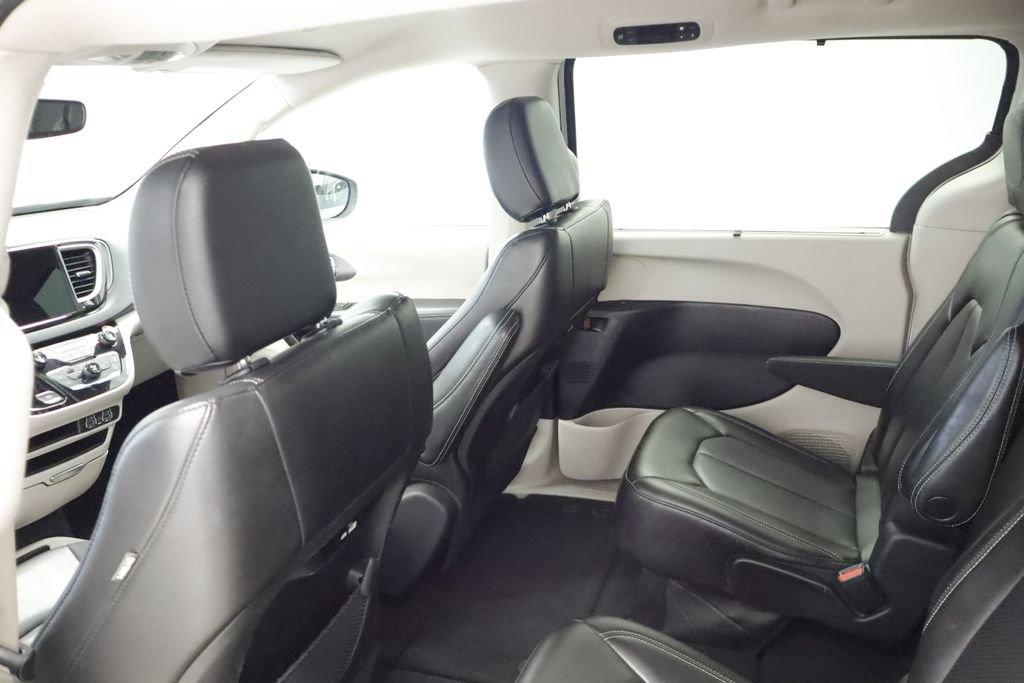 Certified 2023 Chrysler Pacifica Touring-L FWD image 26