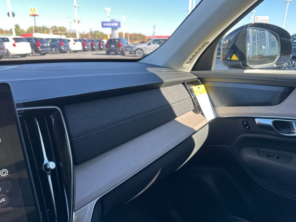 New 2026 Volvo XC90 B6 Plus w/ Protection Package Premier image 31
