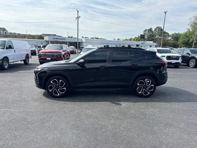 Used 2025 Chevrolet Trax RS w/ Sunroof Package FWD image 16