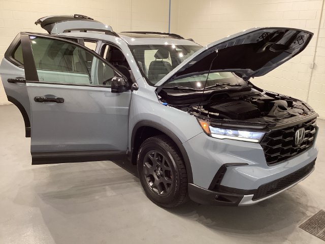 Used 2024 Honda Pilot TrailSport image 9